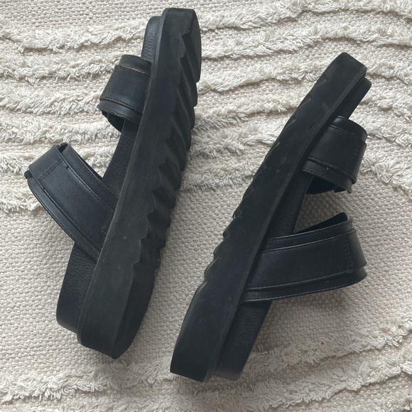 Black princess Polly chunky sandals size 9 but fits size 8 - Picture 2 of 3